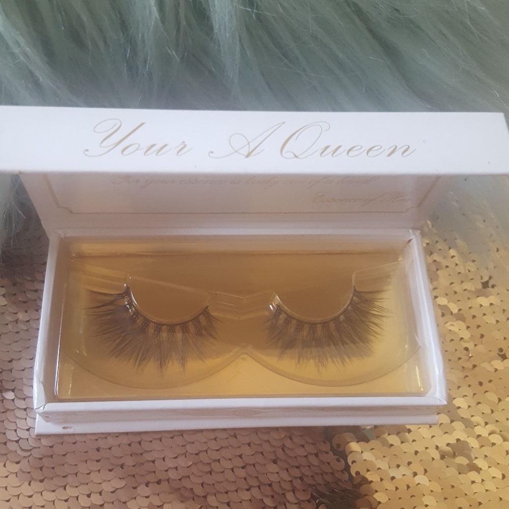 Essence of Her Luxury Lashes